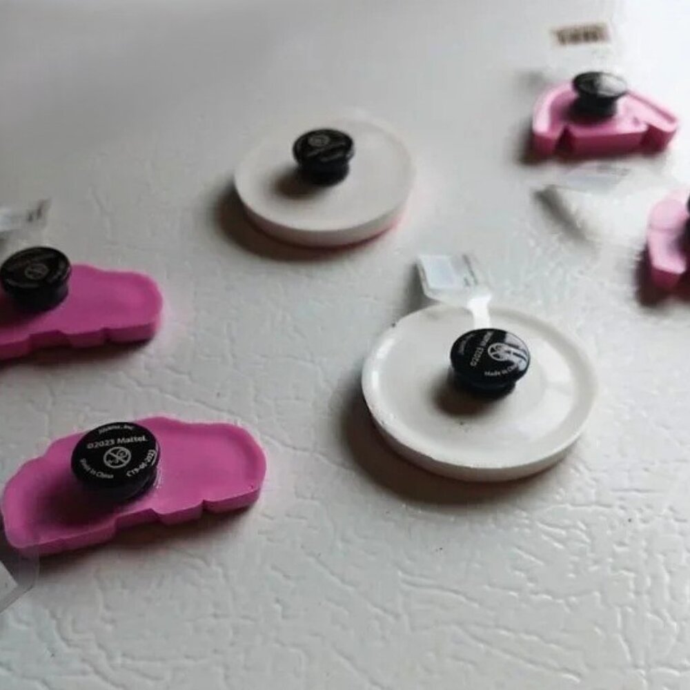 Barbie x Crocs Jibbitz Charms: 2 Jackets, 2 Silhouettes, 2 Cars (6 Total) 2023 - Picture 7 of 12